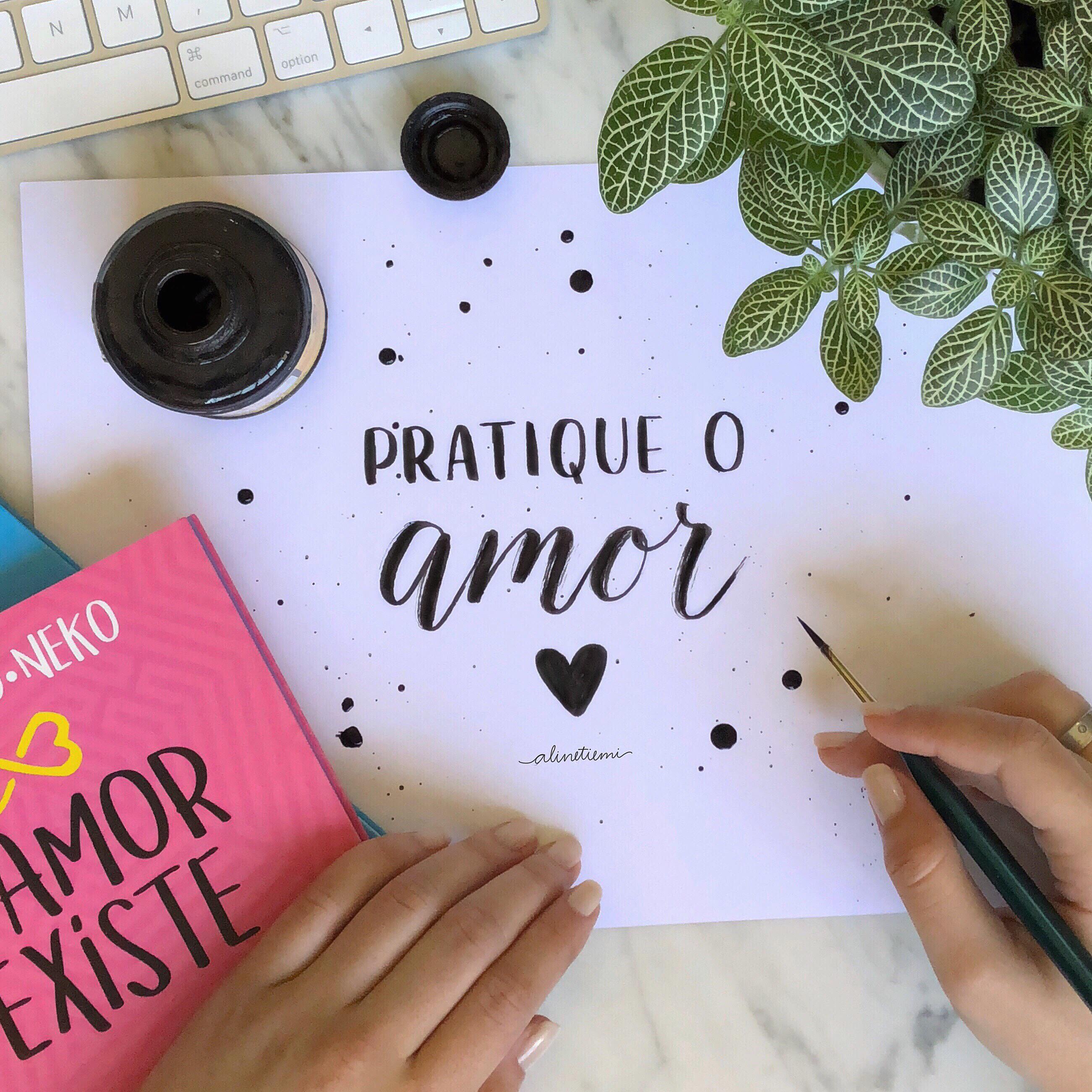 Lettering com nanquim